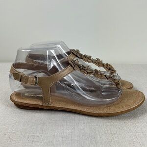 BOC Born Concepts Leather Sandals Women's Size 8 Tan Floral Thong Buckle Closure